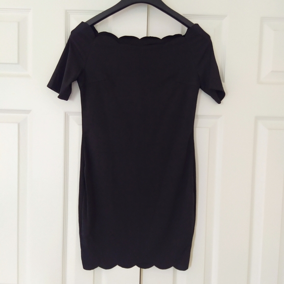 *SALE* NWOT Black Bodycon Scallop Neckline & Hem Dress - Picture 2 of 4